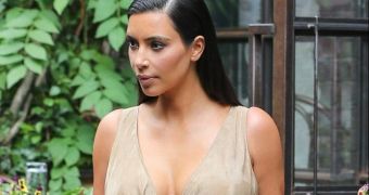Kim Kardashian gets all glammed up to go looking for an apartment in NYC, paparazzi and TV cameras in tow