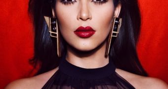 Kim Kardashian is gorgeous, statuesque for HauteMuse
