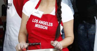 Kim Kardashian volunteers for the LA Mission for Thanksgiving