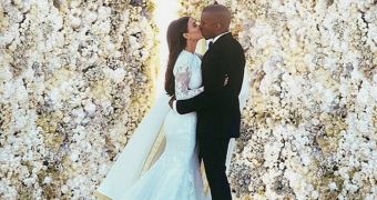 Kim and Kanye had an extremely long wedding kiss, guests were left embarrassed