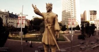 Statue of King Joffrey in Auckland that fans can tear down by tweeting