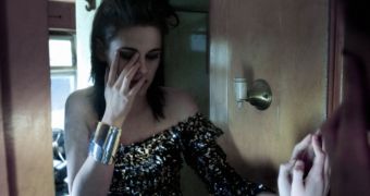 Kirsten Stewart voices her dislike of Twitter in the June 2010 issue of Flaunt magazine