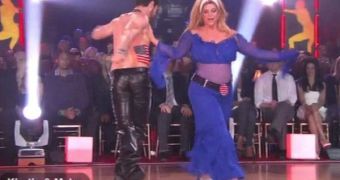 Kirstie Alley and Maks to the foxtrot on Lenny Kravitz’s “American Woman”