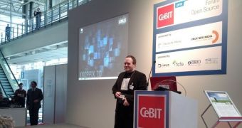 Klaus Knopper presenting Knoppix 7.0 at CeBIT 2012