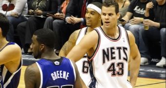 Kris Humphries Grosses Out Fan with His Sweaty Tee – Video