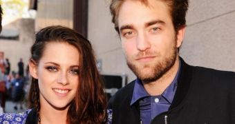 Photos confirm Kristen Stewart and Robert Pattinson are back together after cheating scandal, just in time to promote “Twilight”