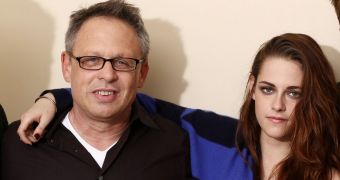 Bill Condon ants to re-enlist Kristen Stewart for a role on “Beauty and the Beast”