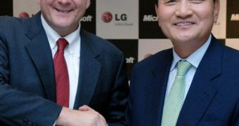 Steve Ballmer, chief executive officer of Microsoft and Yong Nam, Vice-Chairman and chief executive officer of LG Electronics