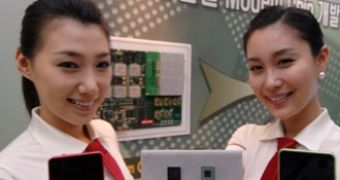 LG representatives showing off the new LTE chipsets