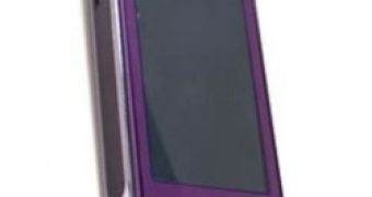 LG Viewty in purple