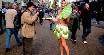 Ladies Dressed in Lettuce Give Free Gas to Those Who Try Vegetarian Dishes