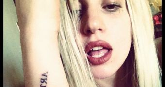Lady Gaga got a new tattoo to celebrate her upcoming album, “ARTPOP”