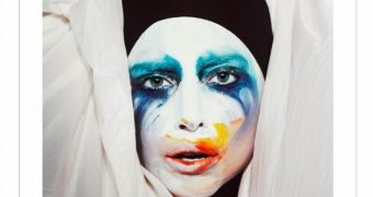 Lady Gaga releases “Applause” one week early after unauthorized leak