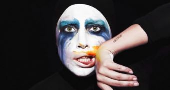 Official artwork for Lady Gaga’s “Applause” single
