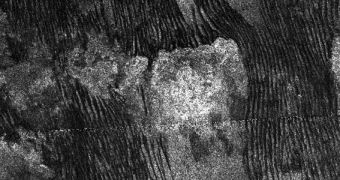 Cassini sees carved dunes on the surface of Titan, Saturn's largest moon