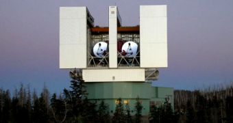 This is the newly-commissioned LBTI, with its telescope doors opened