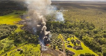 Lava flow threatens to destroy several homes in Hawaii
