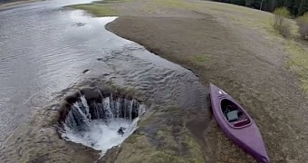 Lava tube regularly drains lake in Oregon