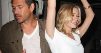 LeAnn Rimes is thinking of getting her wedding vows tattooed on her ribcage, says report