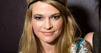 Actress Leisha Hailey claims she was booted off Southwest flight because she’s gay