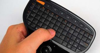 Lenovo quietly introduces the multimedia remote with keyboard and trackball