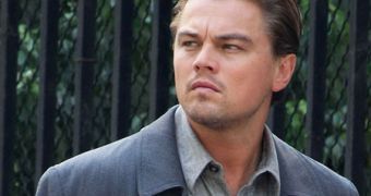 Leonardo DiCaprio says he’ll learn to sing if he gets the “Sinatra” part