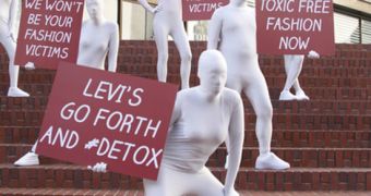 Levi's mannequins are not happy about the brand's being linked to environmental pollution