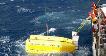 A team recovers the hybrid vehicle Nereus aboard the R/V Cape Hatteras during an expedition to the Mid-Cayman Rise in October 2009