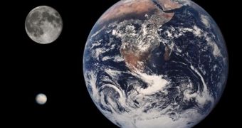 Ceres, the Moon and Earth are depicted to size in this photo