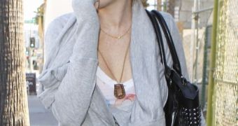 Lindsay Lohan wearing the gold necklace she’s accused of stealing in January
