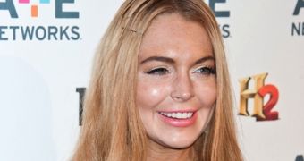 Lindsay Lohan, Charlie Sheen Sign On to “Scary Movie 5”
