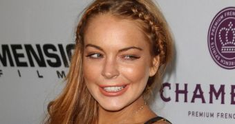 Lindsay Lohan gets credit card denied in club, storms out in anger