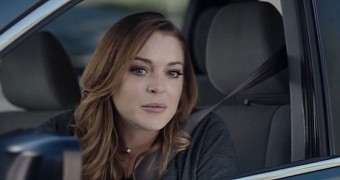 Lindsay Lohan mocks her horrible driving in Super Bowl 2015 commercial