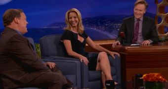 Lisa Kudrow talks “Friends” reunion movie rumors with Conan O’Brien