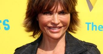 Lisa Rinna is living another plastic surgery nightmare as her upper lip is not healing after the latest intervention