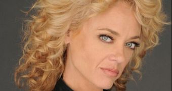 Lisa Robin Kelly's family is suing the rehab center she died in for negligence