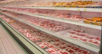 Semi-automatic gun found in frozen meat by supermarket employee (click to see picture)