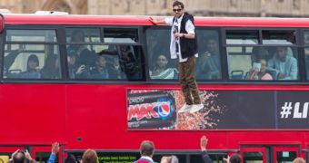 London Bus Is Rigged in Dynamo Shocking Levitation Trick – Video