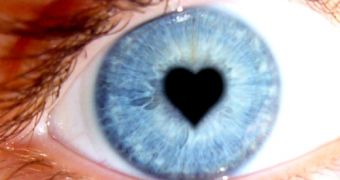 Eye contact lasting an average of 8.2 seconds can mean love at first sight, researchers say