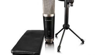The microphone features 16-bit recording at CD quality