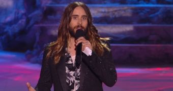 Jared Leto accepts the award for Best Onscreen Transformation at the MTV Movie Awards 2014