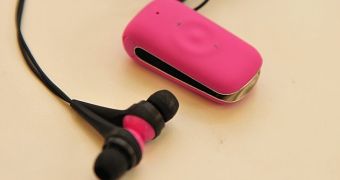 MWC 2012: Jabra Clipper Bluetooth Headphones Close-Up