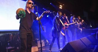 Macaulay Culkin and his tribute band get booed and pelted with beer and English festival