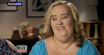Mama June says she's bi but "never went pro" with the ladies