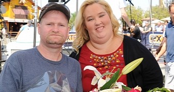 Mama June to Return to Reality TV on Couples Therapy – Video