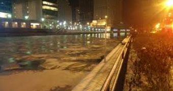 The almost frozen Chicago River