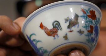 Chinese millionaire accused of being a snob after drinking tea from Ming-dynasty cup