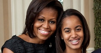 Malia Obama pictured together with her mother Michelle