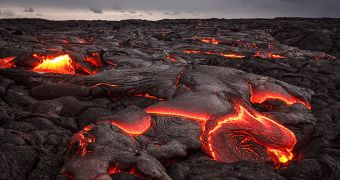 Geoscientist explains how man managed to run on lava