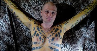 Tattoo artist sells his entire skin on eBay